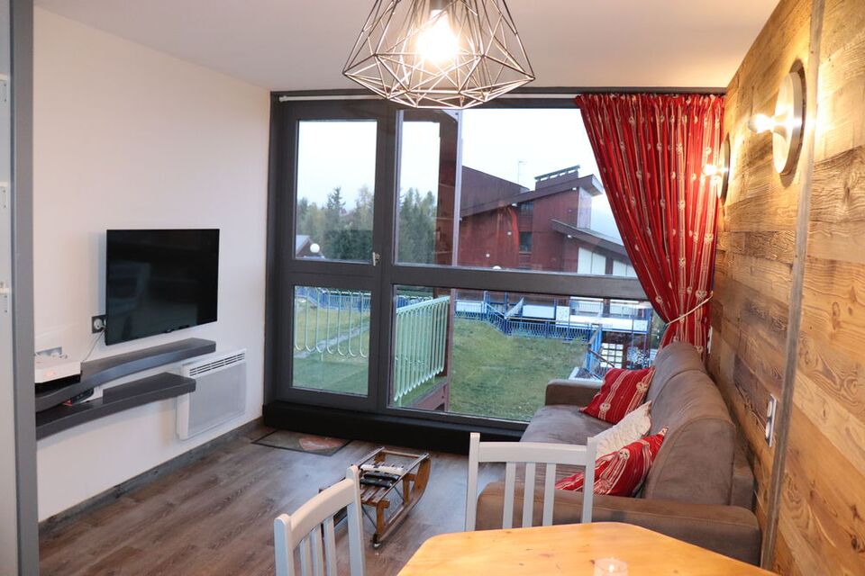 S�jour lumineux avec grande baie vitr�e donnant sur le balcon