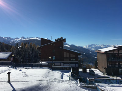 Le balcon et la vue sur le village des Villards